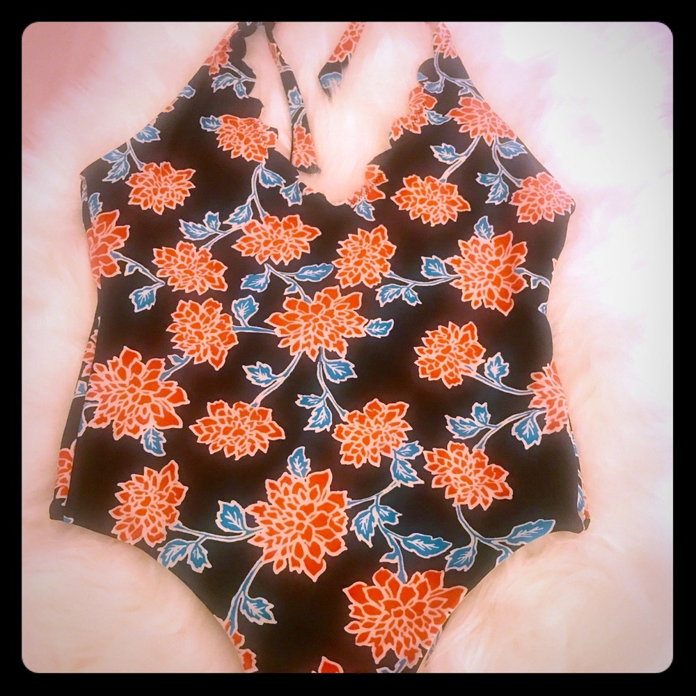 Trendy fashion style Woman swimsuit 🌸🌺